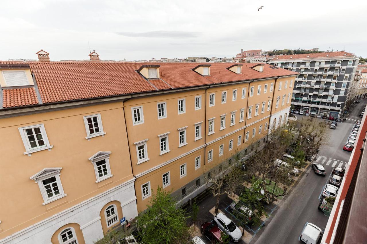 Appartamento Slataper - Ampio E Con Vista Trieste Exterior foto